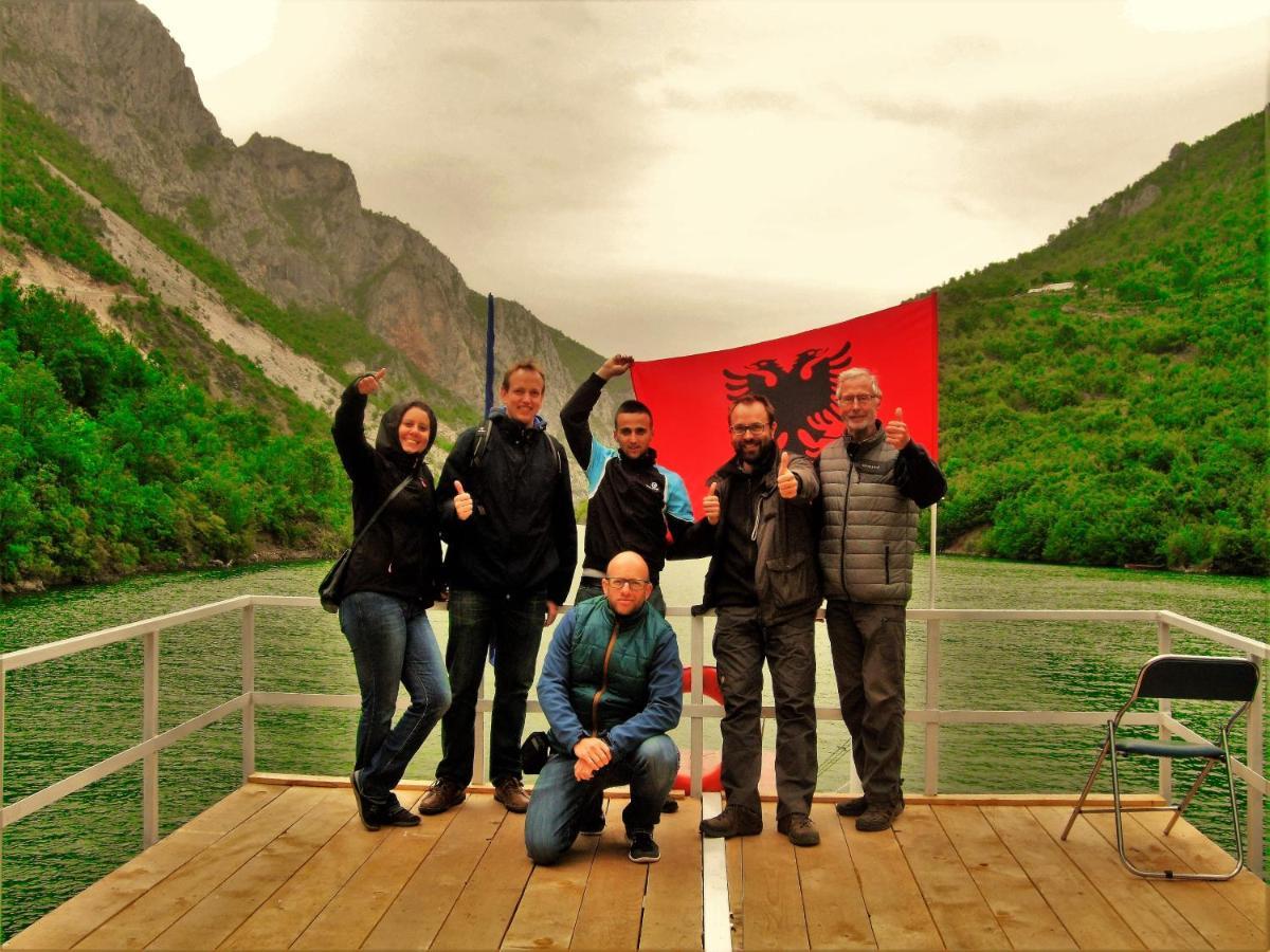 Rozafa Ferry & Accommodation Koman Экстерьер фото