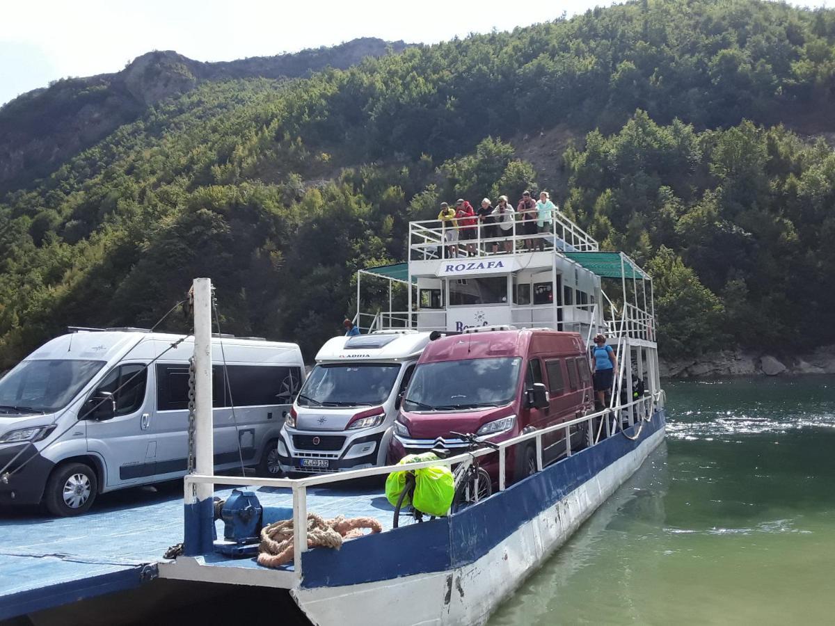 Rozafa Ferry & Accommodation Koman Экстерьер фото