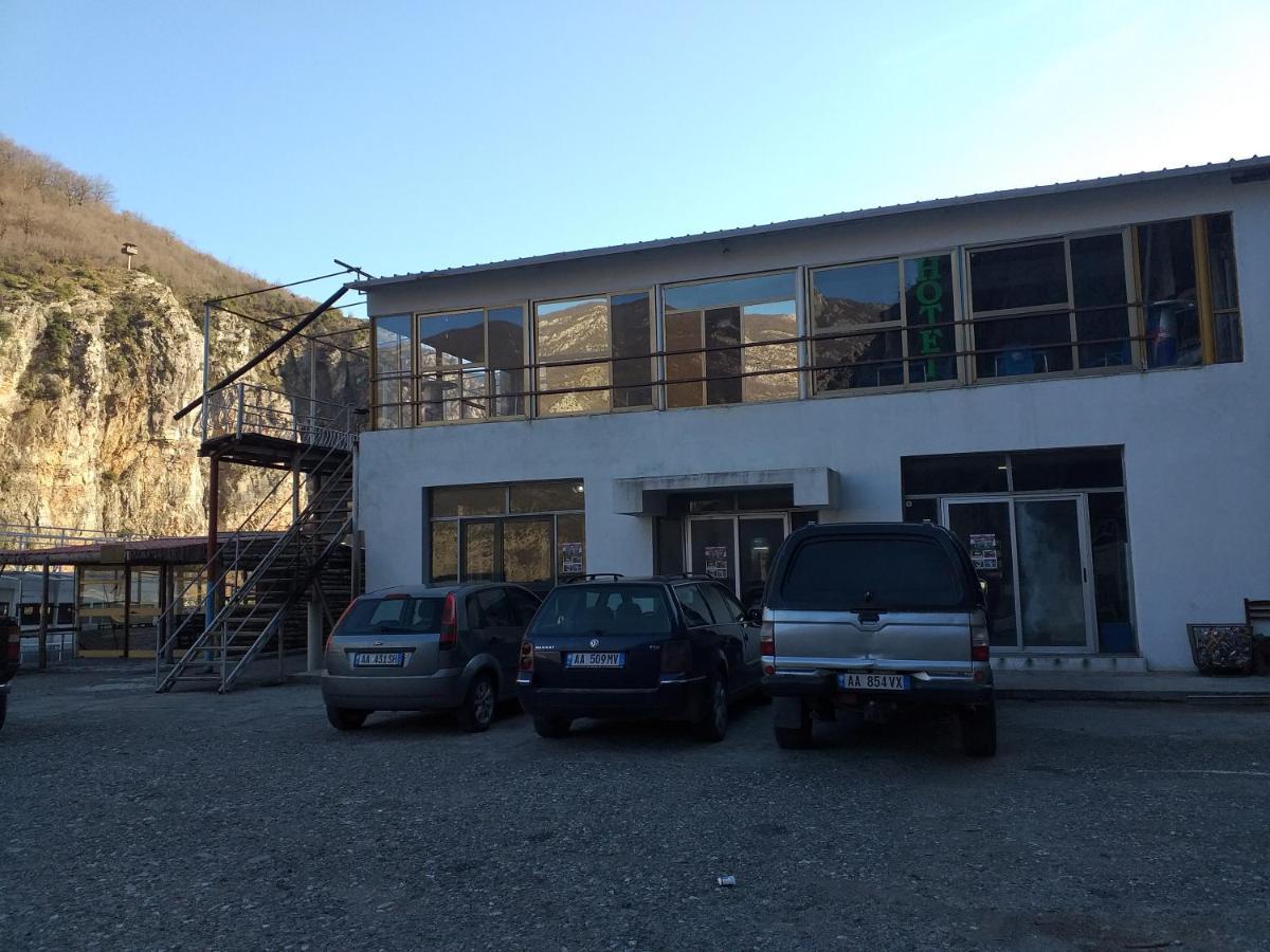 Rozafa Ferry & Accommodation Koman Экстерьер фото