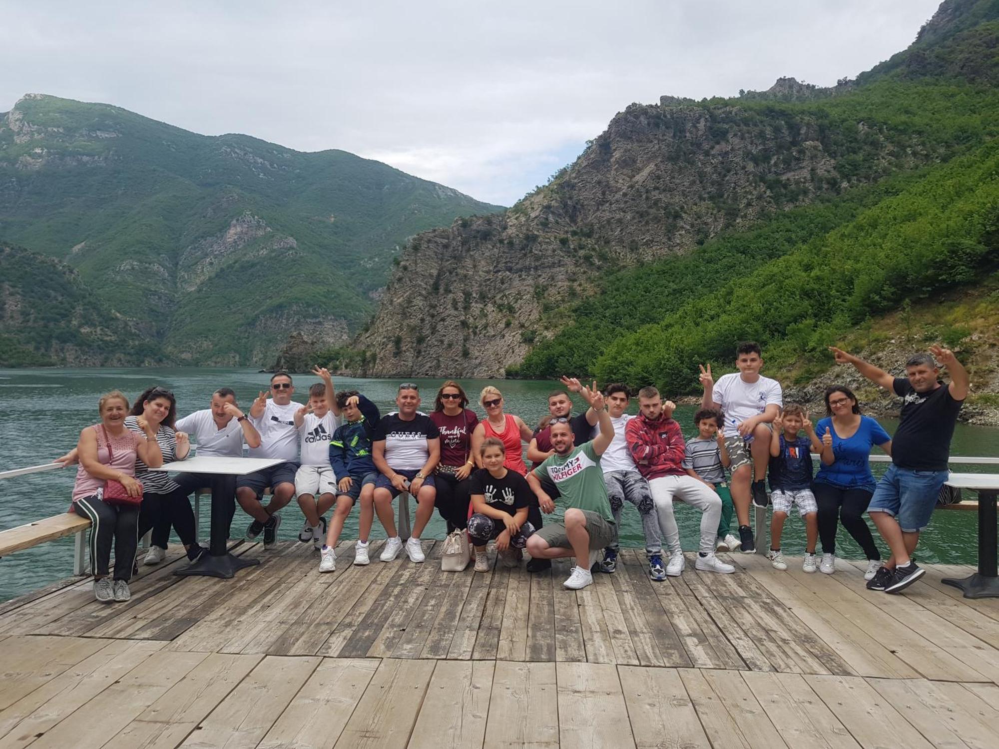 Rozafa Ferry & Accommodation Koman Экстерьер фото